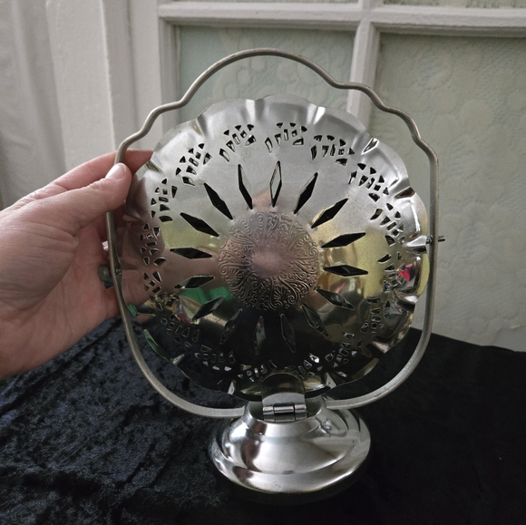 Vintage Silver Tone 3 Dish Candy Nut Stand Server - Picture 2 of 7